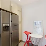 Spacious 3 Bedrooms - Arc De Triomphe