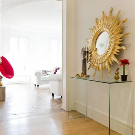 Spacious 3 Bedrooms - Arc De Triomphe *
